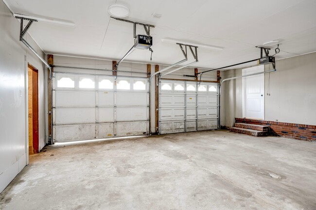 Building Photo - 205 Hampton Ave