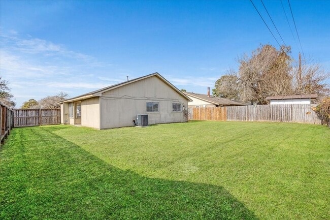 Building Photo - 14818 Gladewick Dr