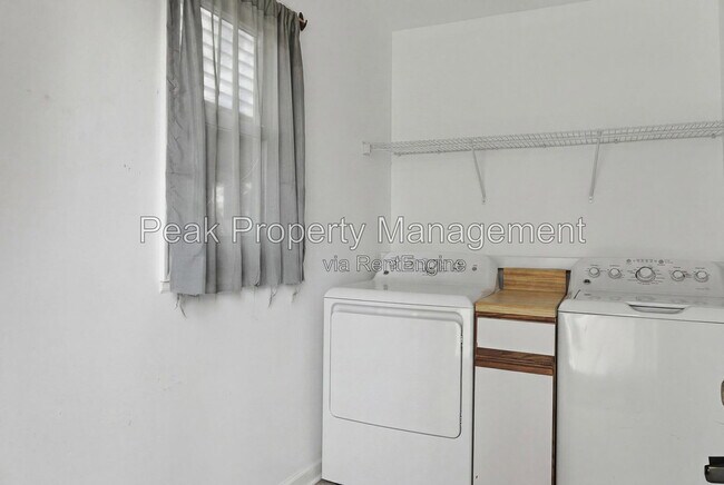 Building Photo - 3120 Parkwood Ave