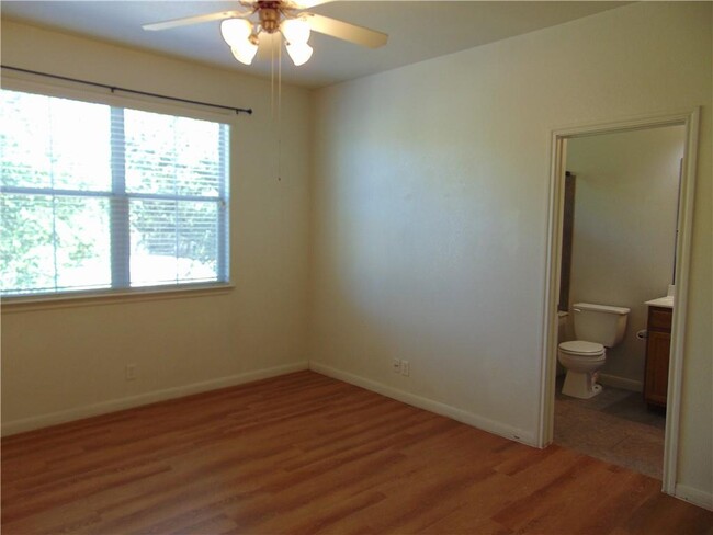 Building Photo - 2513 ALLRED -A Dr