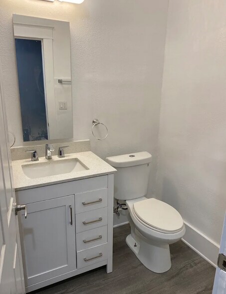 Building Photo - 1208 Lime Ave