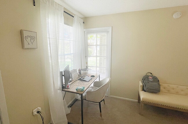 Building Photo - 1964 Lake Atriums Cir