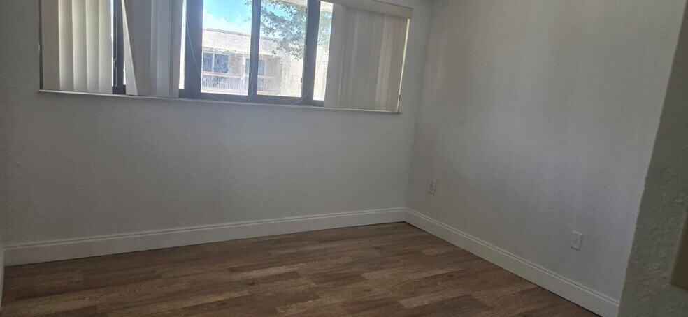 Building Photo - 6325 SW 138th Ct