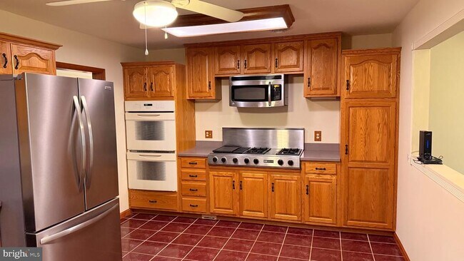 Building Photo - 3869 Midstate Rd