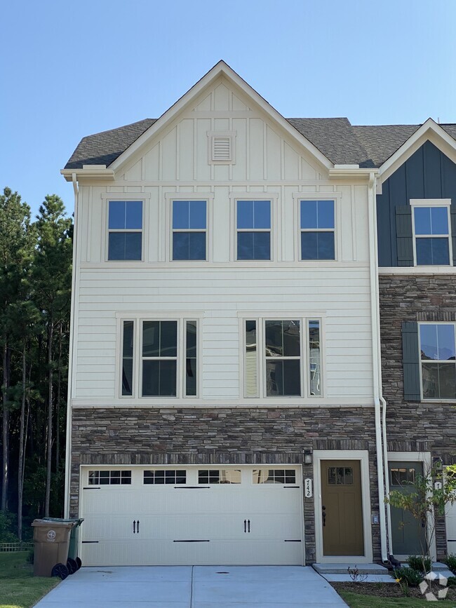 Building Photo - 742 Channing Park Cir