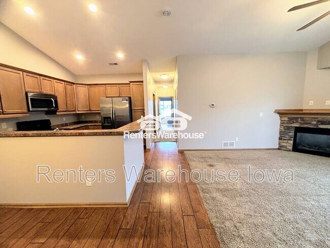 Building Photo - 2000 Meadow Ct