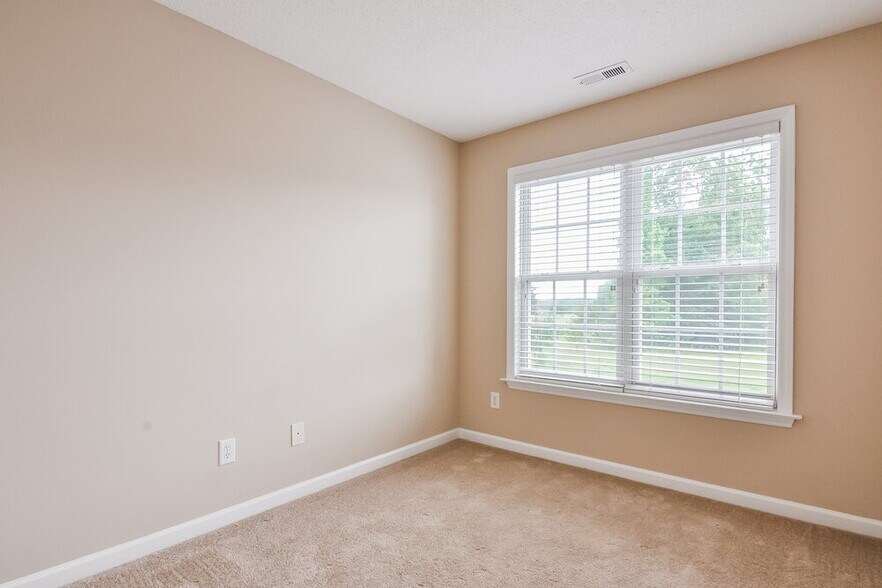 Building Photo - 2232 Castle Pines Dr