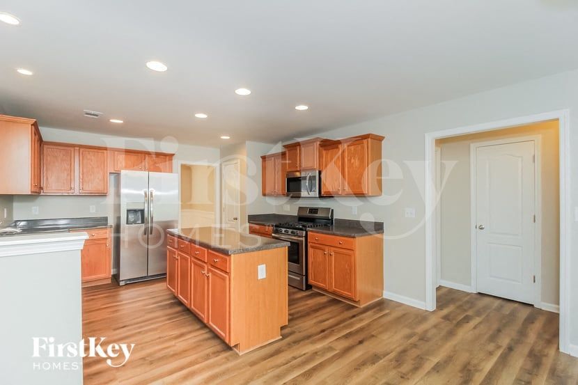 Building Photo - 36 Crown Dr