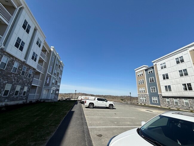 Building Photo - 6 Stratton Dr