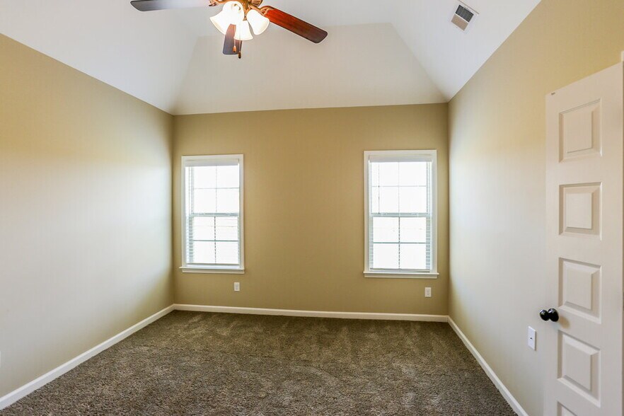 Building Photo - 5498 Riverstone Dr