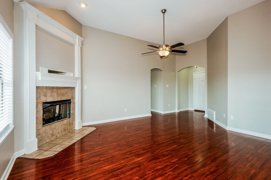 Building Photo - 60 Penny Ln