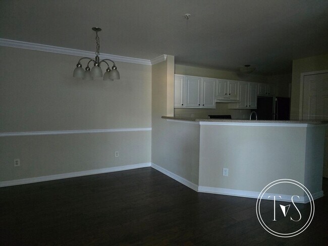 Building Photo - RATE DROP ALERT (was $2300/month)!