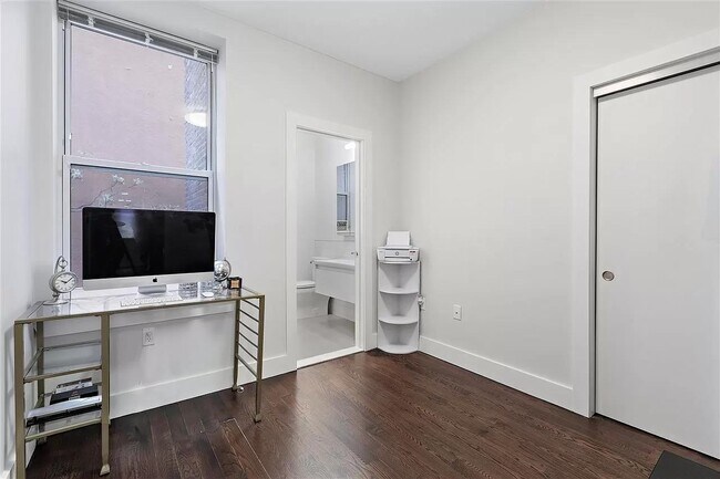 Building Photo - 267 Baldwin Ave