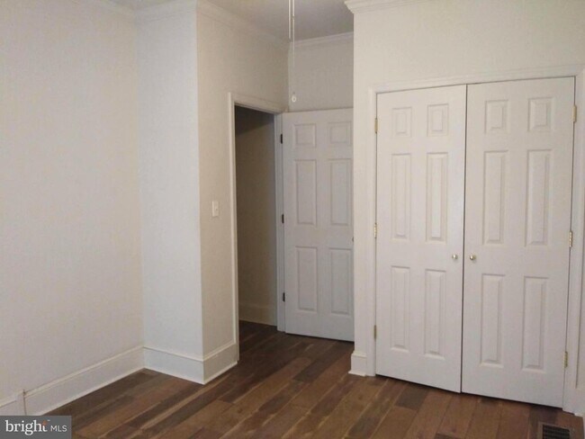Building Photo - 416 N 32nd St
