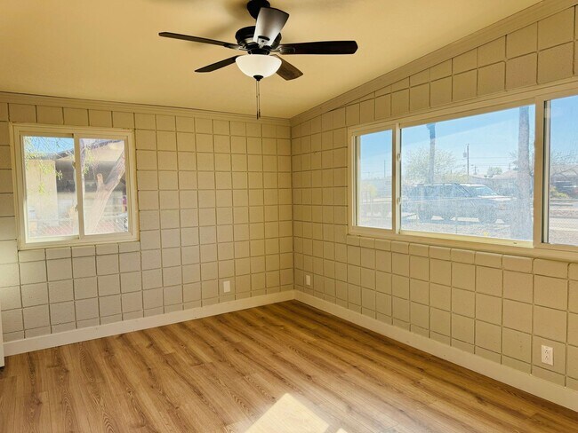 Building Photo - Spacious 3 Bedroom, 2 Bathroom Home with Solar in Bullhead City!