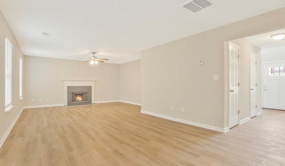Building Photo - 2737 Live Oak Trl