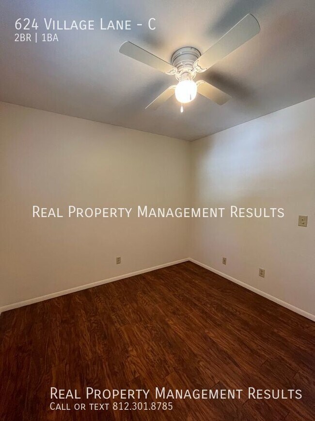 Building Photo - 624 Village Ln