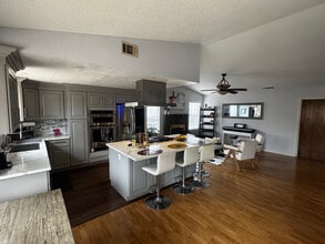 Building Photo - 571 Reisling Ct