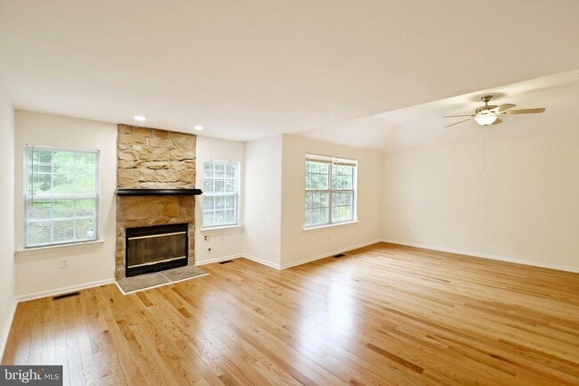 Building Photo - 302 Weston Ln
