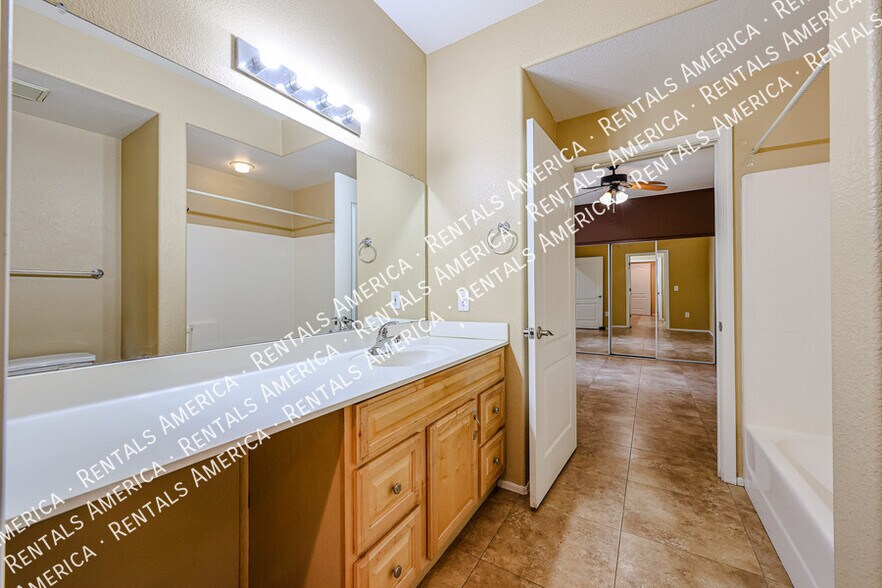 Building Photo - 2929 W Yorkshire Dr