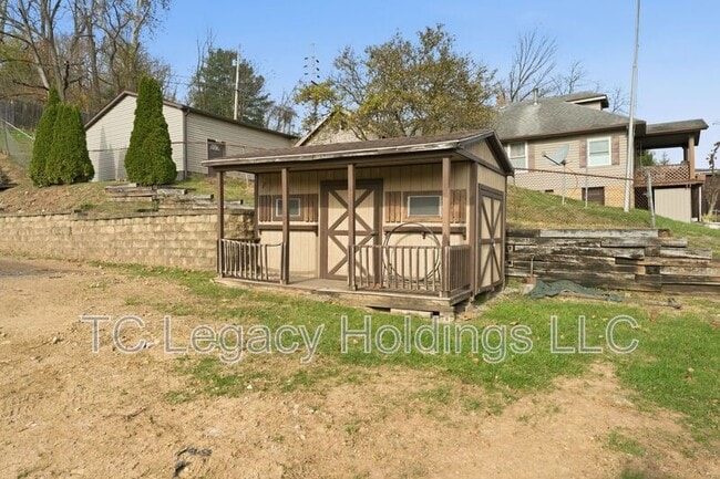 Building Photo - 1121 Eastwood Dr