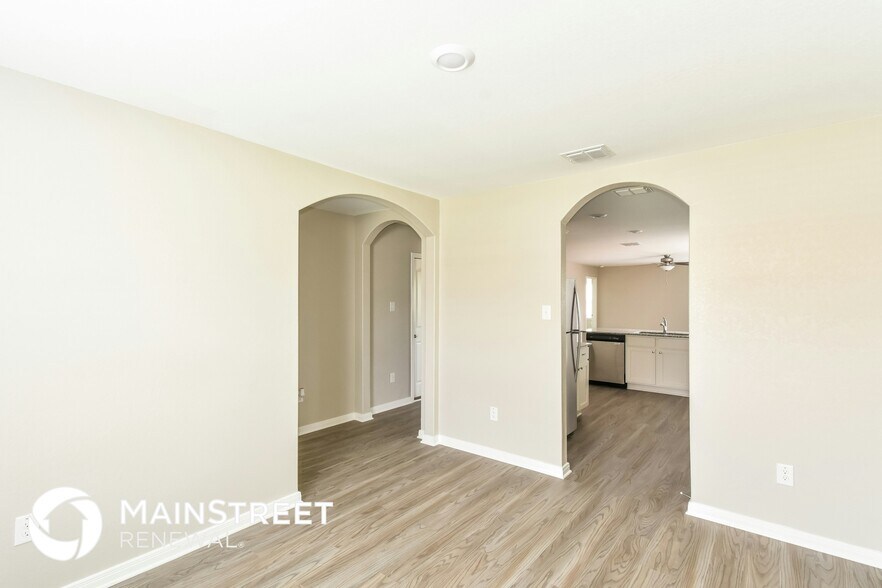 Building Photo - 3219 Begonia Bend