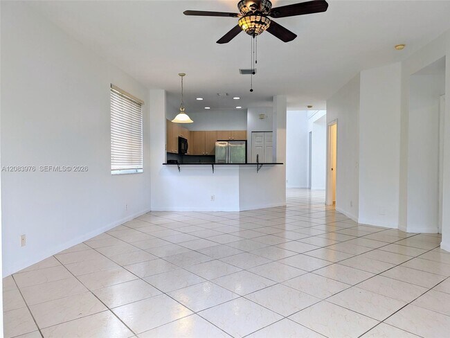 Building Photo - 911 Phoenix Way