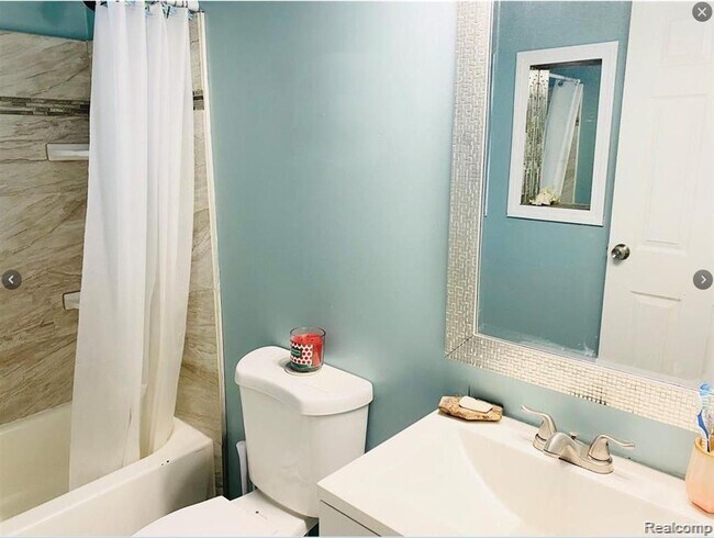 Building Photo - 11227 Packard Ave