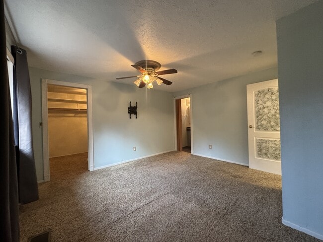 Building Photo - 1855 King Edward Dr