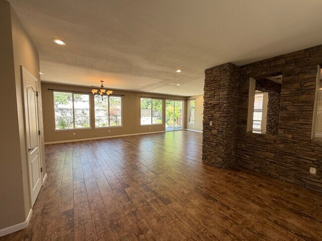 Building Photo - 485 Cicada Ct