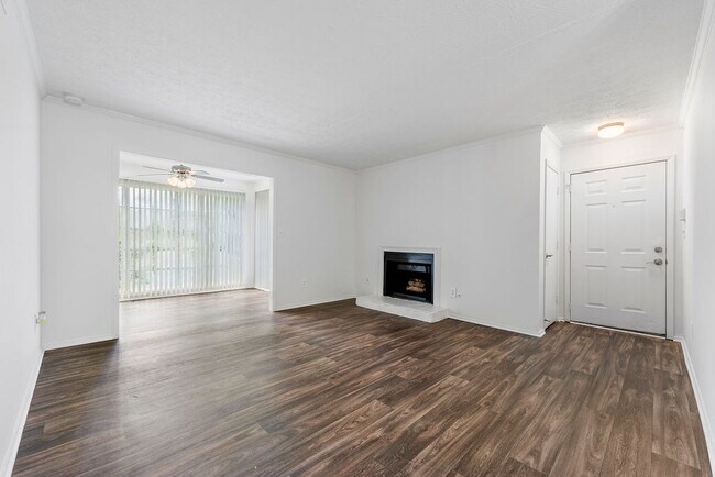 Building Photo - 1318 Brockett Pl