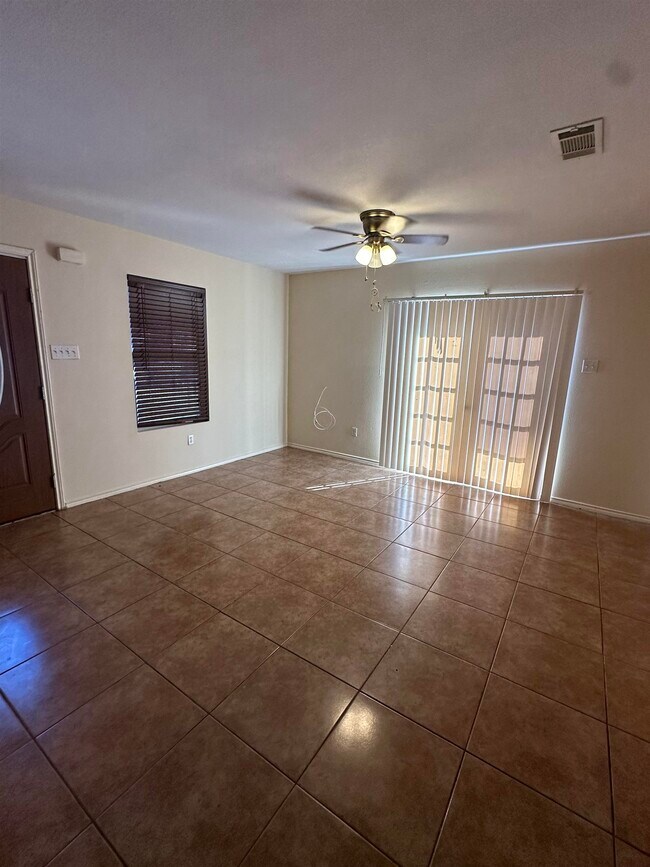 Building Photo - 352 Ocean Dr