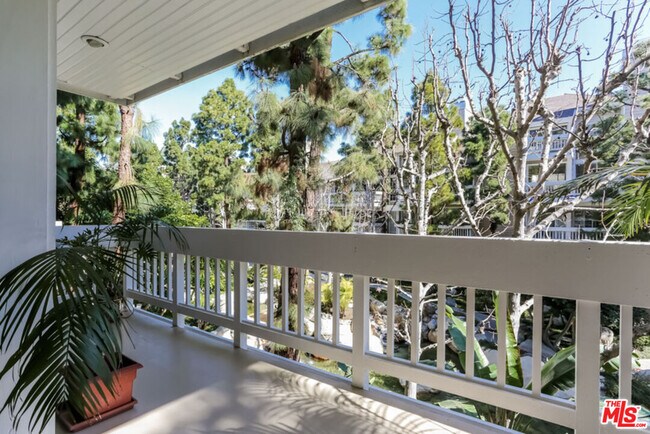 Building Photo - 4338 Redwood Ave