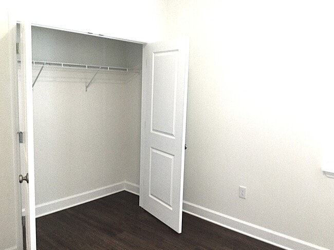 Building Photo - 1033 Walden Pond Dr