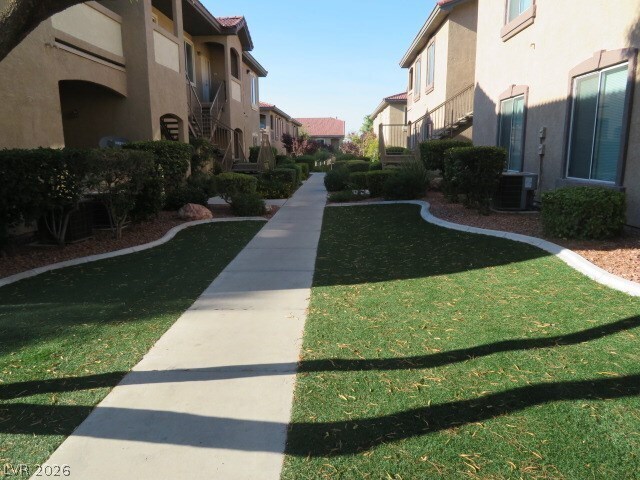 Building Photo - 2305 W Horizon Ridge Pkwy