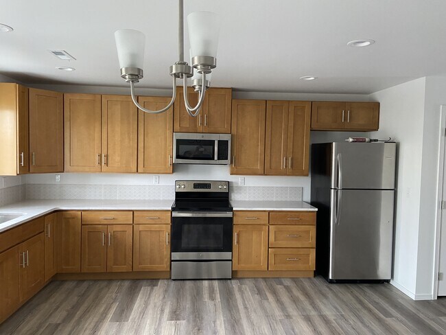 Building Photo - 2829 W Marina Dr