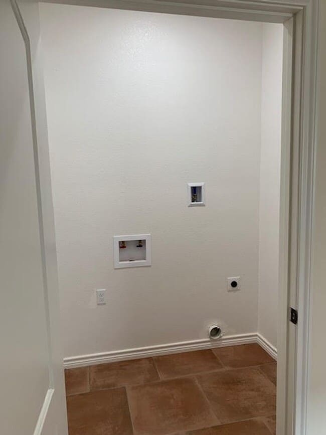 Building Photo - Spring Break Special - Move in NOW!!! and stay one month free
