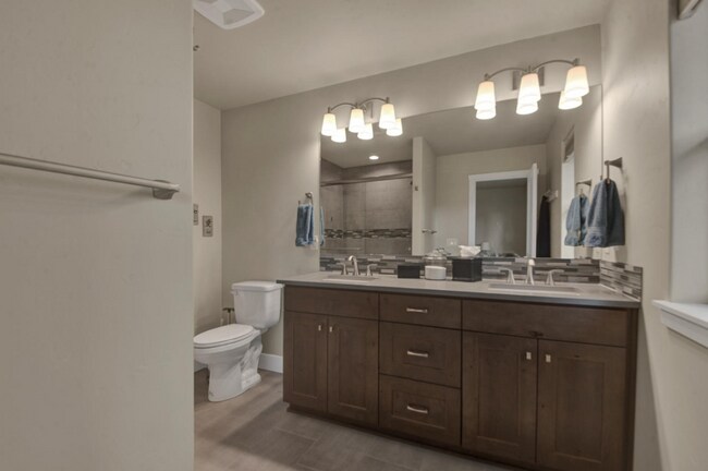 Building Photo - Beautiful 3 Bed/2.5 Bath Home in NW Bend - Via Cambria
