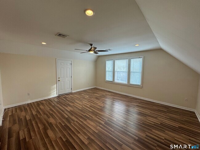 Building Photo - 423 Whalley Ave