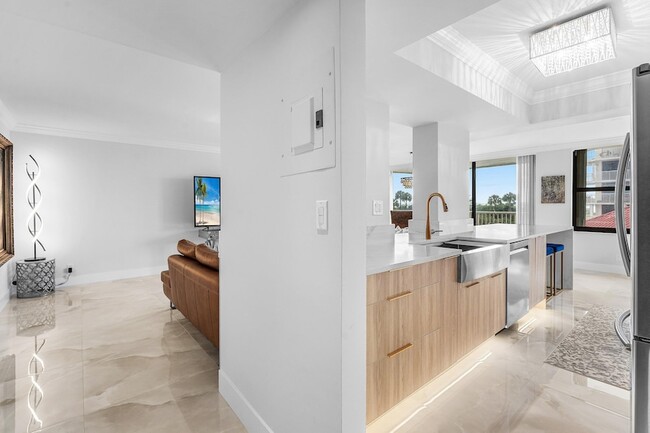 Building Photo - 5480 N Ocean Dr