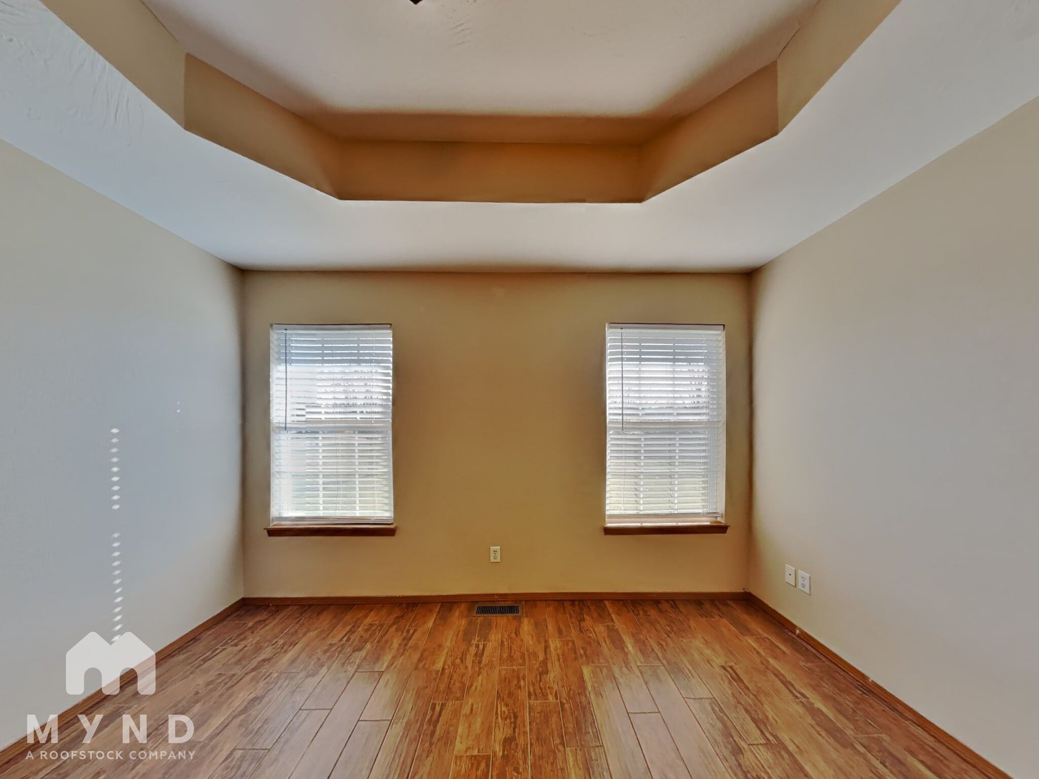 Building Photo - 701 N Pinewood Ave