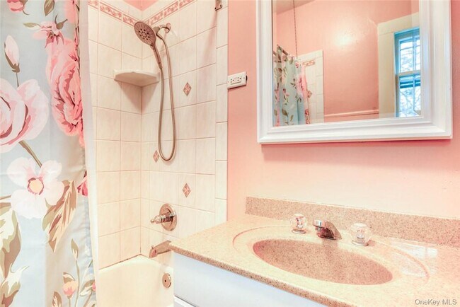 Building Photo - 25 Maple Ave