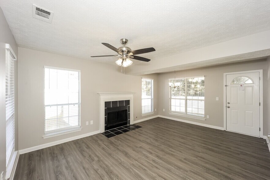 Building Photo - 7196 Williamsburg Dr