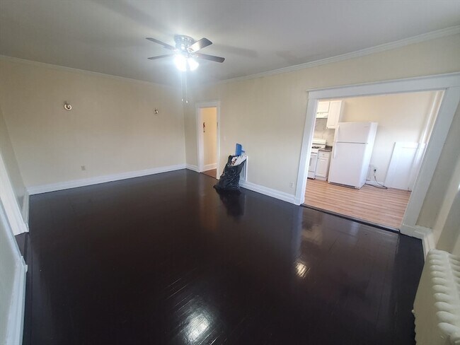 Building Photo - 415 County St