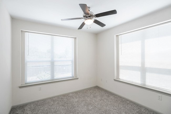 Guest Bedroom - 7630 Amelia Rd