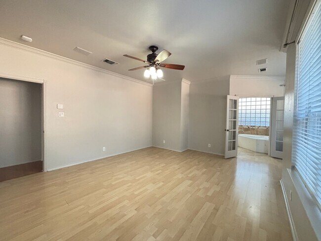 Building Photo - 4-Bed Home in Gated Community with Amenities