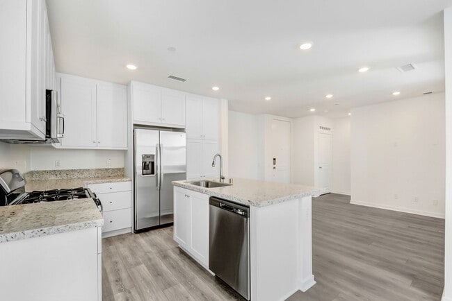 Building Photo - Brand New Construction! Modern 2 Bed, 2 Ba...