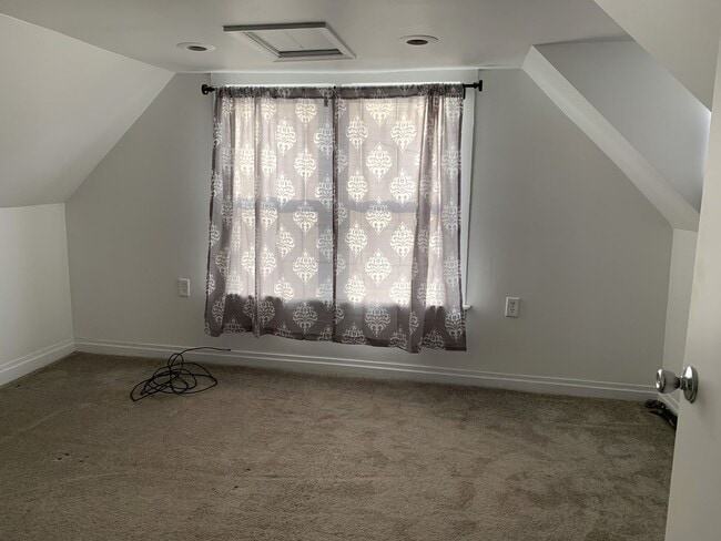 Building Photo - HEAT IS NOW INCLUDED IN THE RENT!Charming 2-Bedroom, 1-Bath Single-Family Home in the Borough of ...