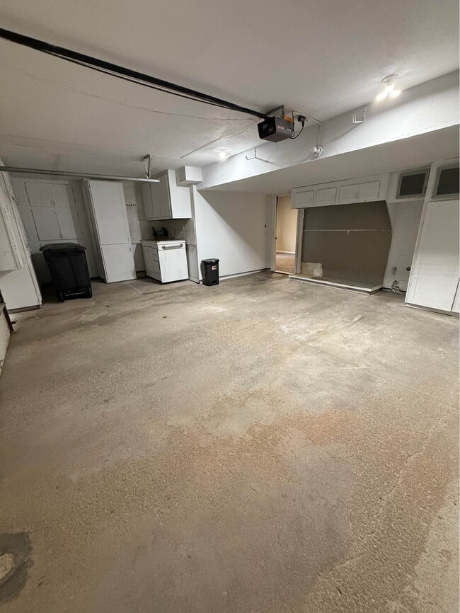 Building Photo - 6735 S 153rd Cir