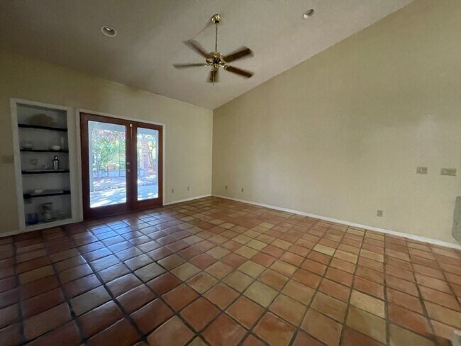 Building Photo - 6049 W Grandview Rd